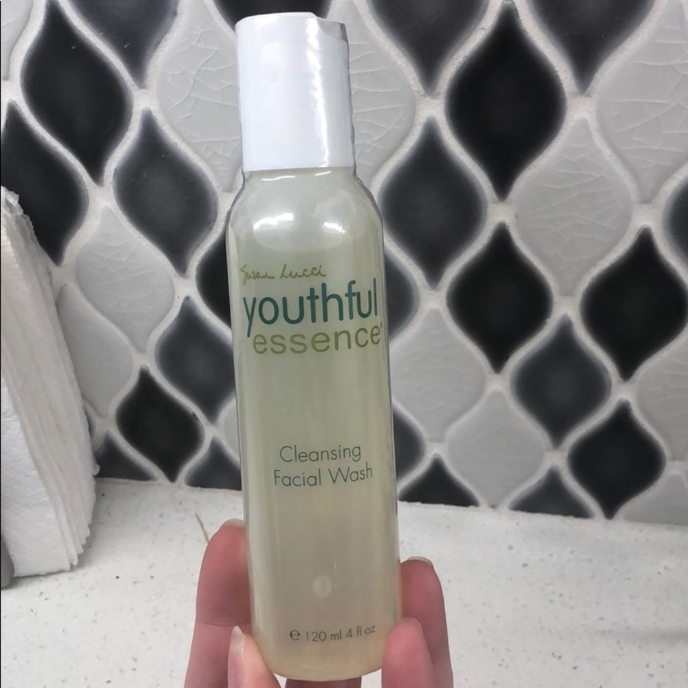 Susan Lucci Youthful Essence facial wash